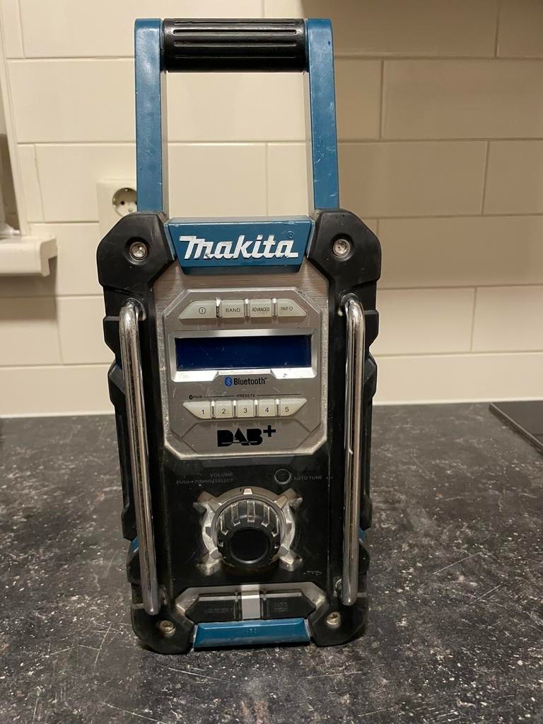 Makita DMR112 bouwradio, Ophalen, Zo goed als nieuw, Bouwradio