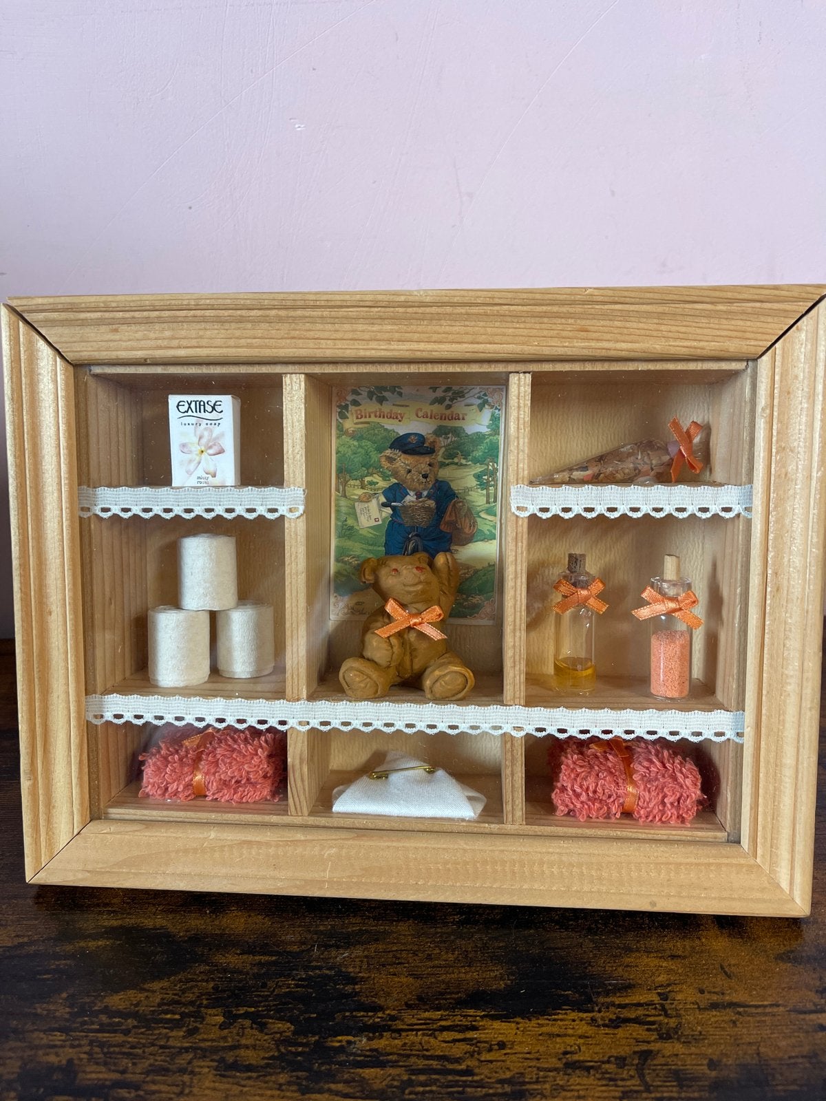 Vintage Houten Vitrinekastje met Miniatuur Decoratie, Antiek en Kunst, Curiosa en Brocante, Ophalen of Verzenden