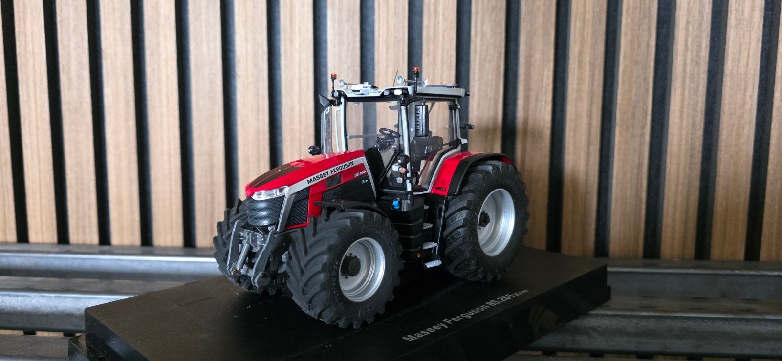 Verbouwde Massey Ferguson 8S.265 Xtra 1:32, Ophalen of Verzenden, Nieuw, Tractor of Landbouw, Universal Hobbies