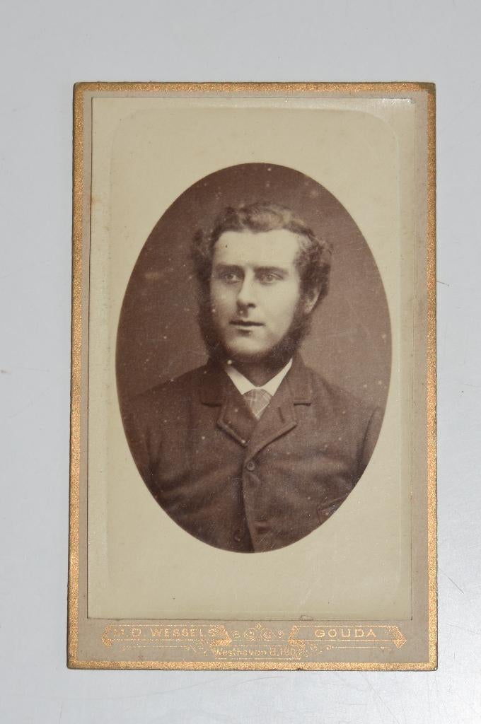 Antieke CDV foto man met bakkebaarden 1890 Wesfels Gouda, Verzamelen, Gebruikt, Verzenden, Foto, Voor 1940