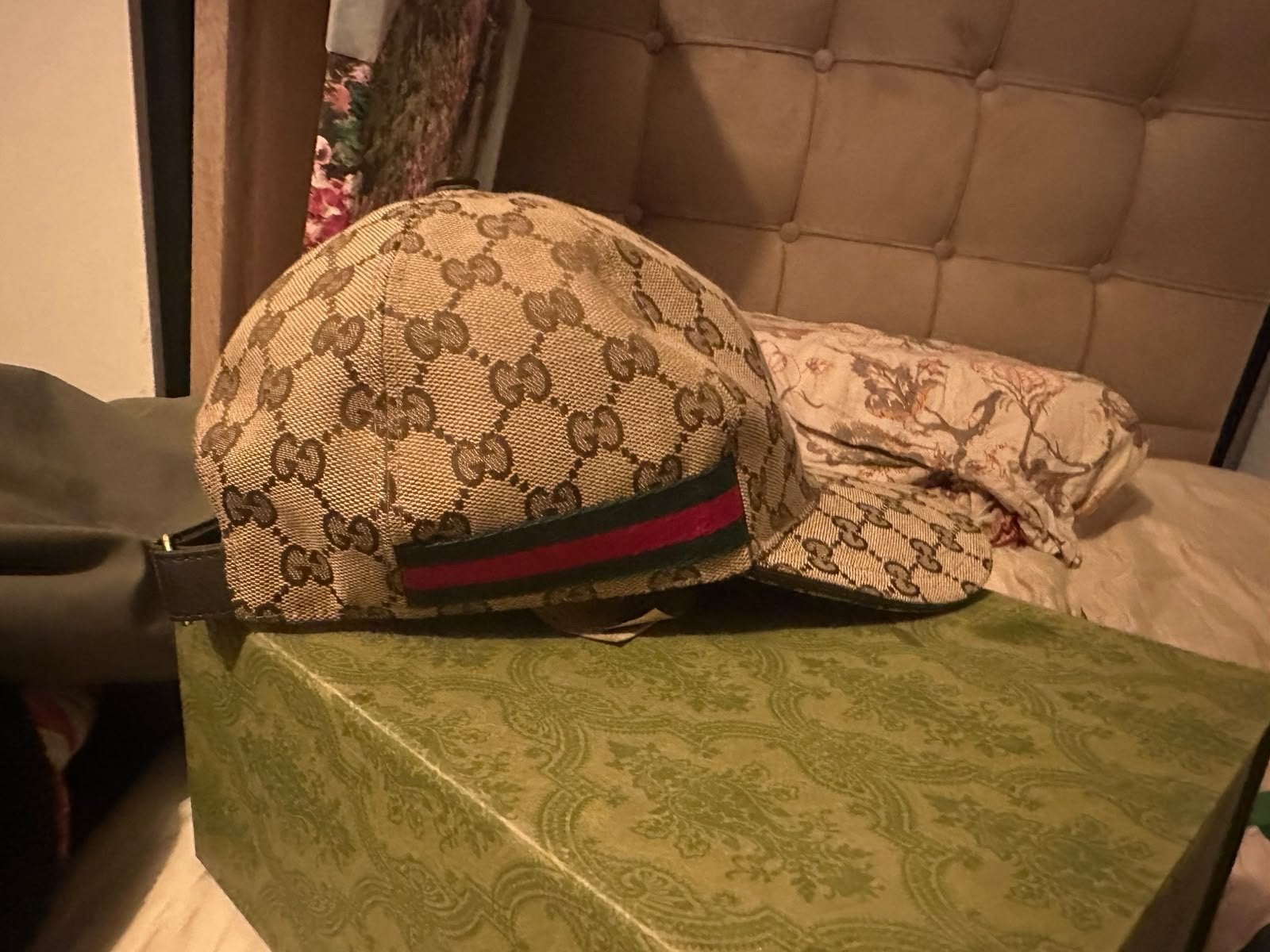 Gucci pet beige 2024 model ORIGINEEL, Ophalen of Verzenden, Gedragen, Pet