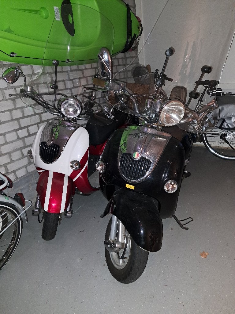 BTC scooter grande retro, zwart, Fietsen en Brommers, Snorfietsen en Snorscooters, Ophalen, Gebruikt, Benzine, Overige merken