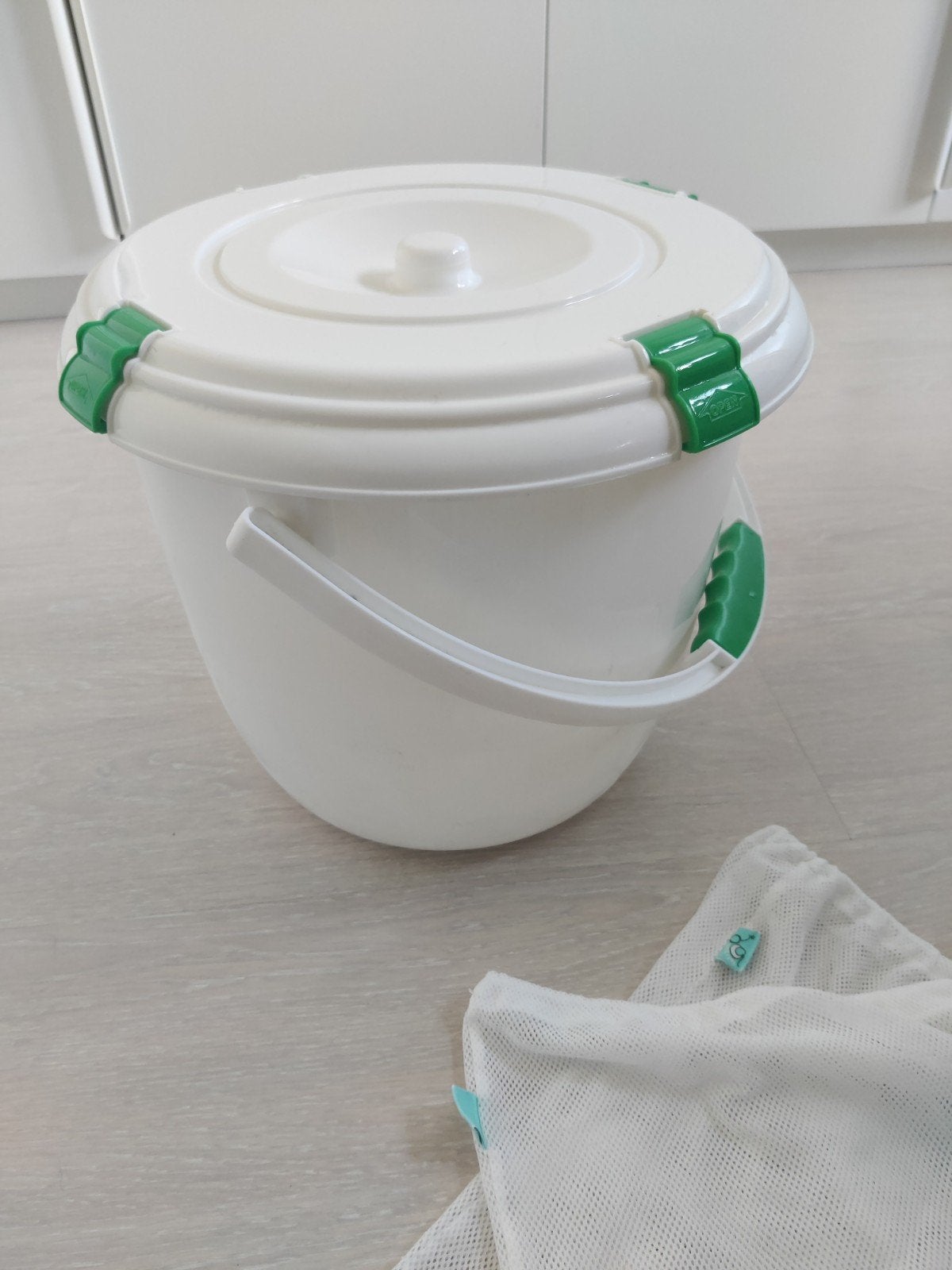 Totsbots emmer voor wasbare luiers met 2 wasnetjes, Kinderen en Baby's, Badjes en Verzorging, Ophalen, Luieremmer