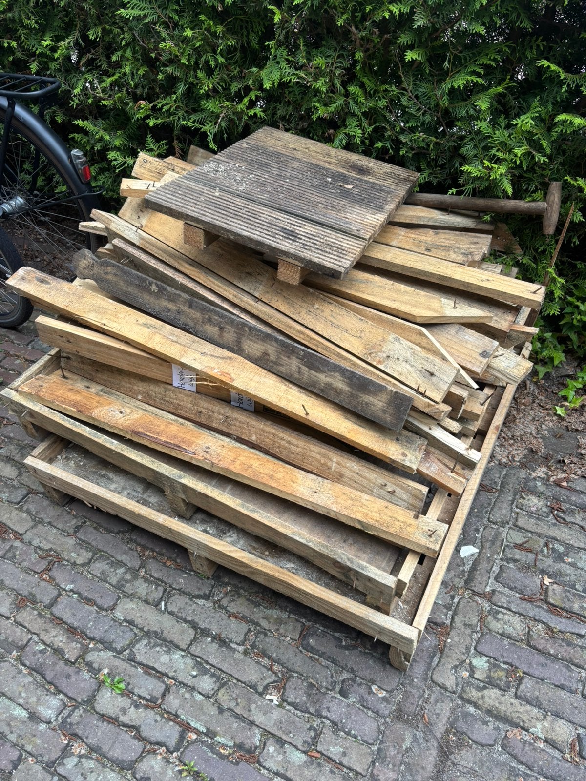 Hout plankjes en palet, gratis af te halen, Doe-het-zelf en Verbouw, Minder dan 25 mm, Ophalen of Verzenden, Plank, Minder dan 200 cm