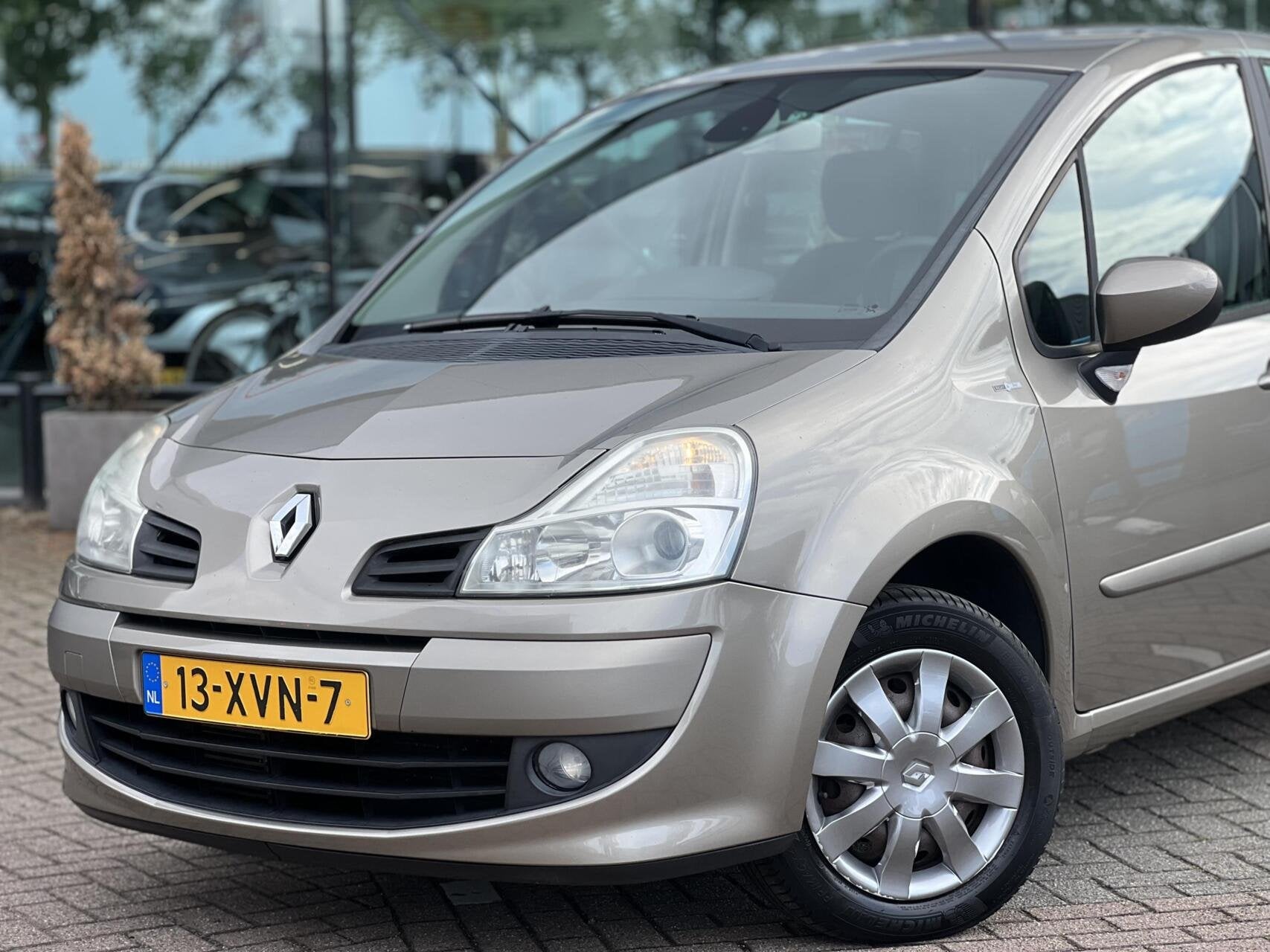 Renault Modus 1.2 TCE Night & Day van 1e Eigenaar Dealer NAP, Auto's, Gebruikt, Zwart, 4 cilinders, Bruin