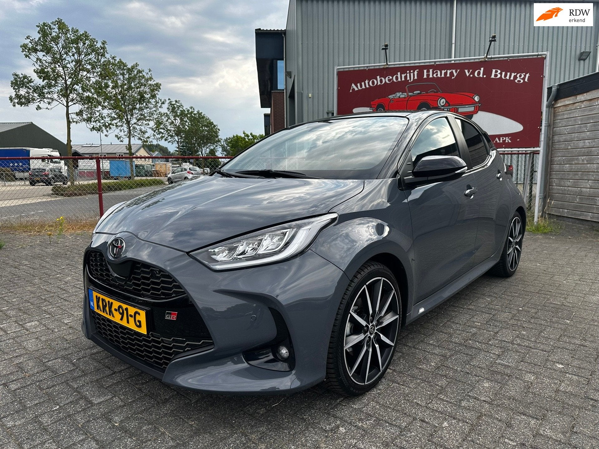 Toyota Yaris 1.5 Hybrid 130 GR SPORT PANO| HUD | JBL | CAM |, 450 kg, Gebruikt, Euro 6, 450 kg