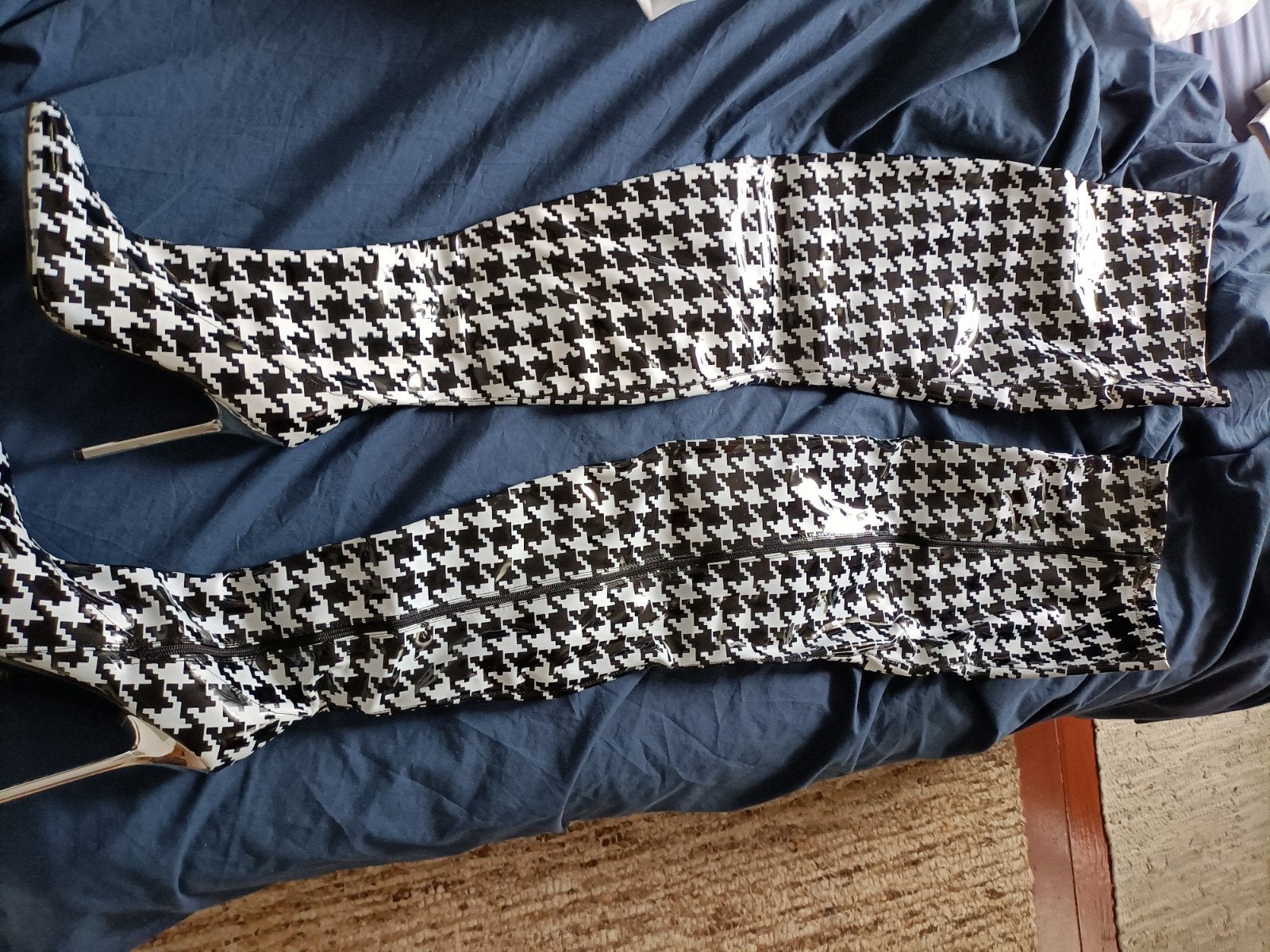 Nieuwe Zwart/Wit Geblokte Lakleren Lieslaarzen, mt. 43, Ophalen of Verzenden, Nieuw, Zwart, Hoge laarzen