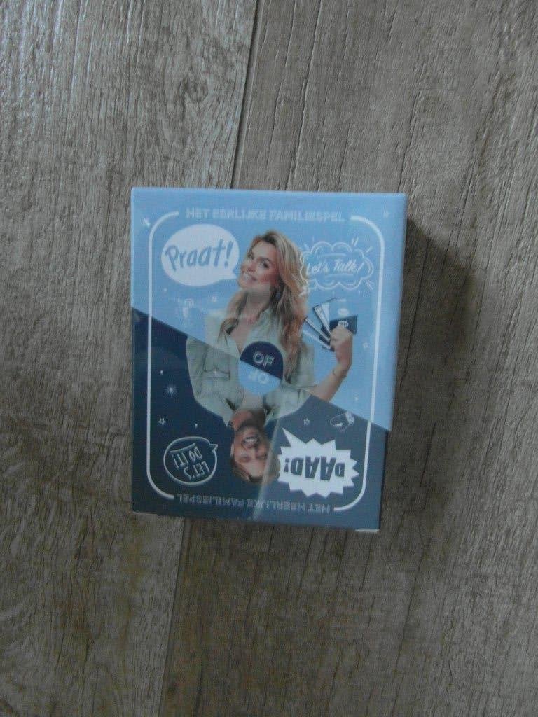 Spel : “praat of daad” winter editie  Nieuw, Hobby en Vrije tijd, Gezelschapsspellen | Kaartspellen, Vijf spelers of meer, Ophalen of Verzenden