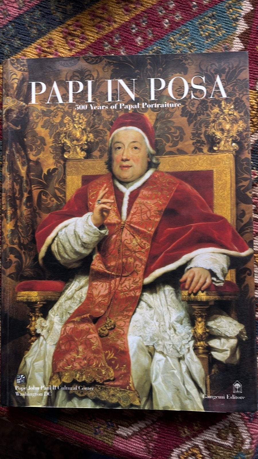 Papi in Posa: 500 jaar pauselijke portretten, Ophalen of Verzenden, Zo goed als nieuw, Christendom | Katholiek