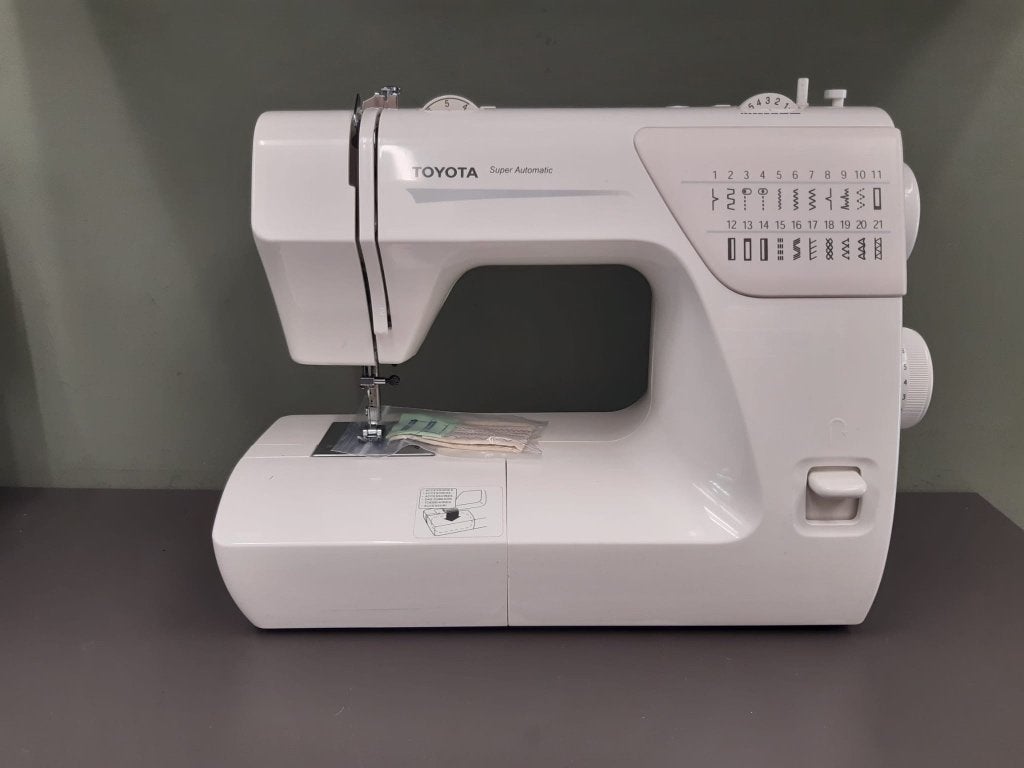 Toyota super automatic 53 naaimachine, Hobby en Vrije tijd, Naaimachines en Toebehoren, Ophalen of Verzenden, Gebruikt, Naaimachine