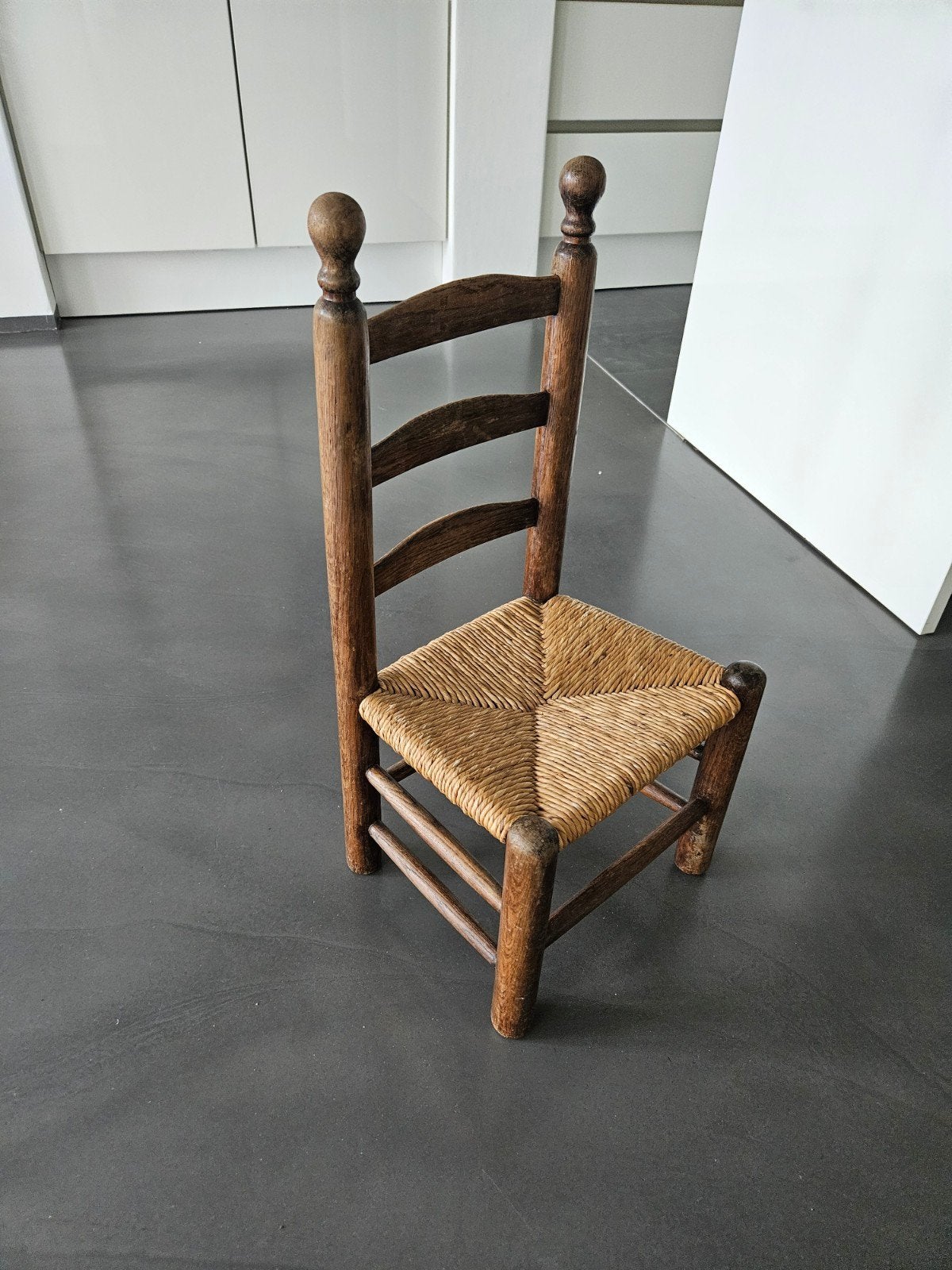 Vintage kinderstoel met rieten zitting, Ophalen