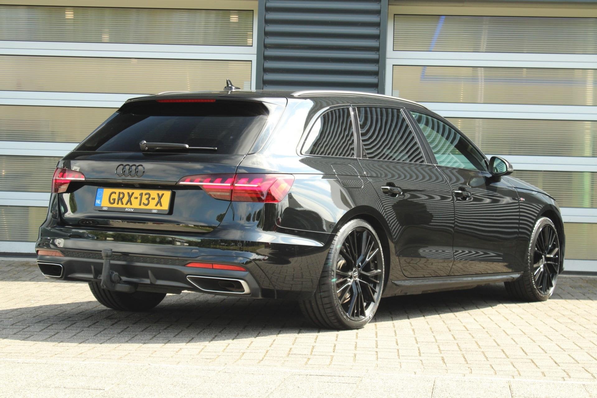 Audi A4 Avant 35 TFSI 150pk S-tronic S edition Competition |, Auto's, Audi, 12 maanden, Gebruikt, 4 cilinders, Zwart