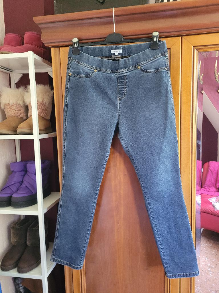 Paprika jegging donkerblauw in goede staat, maat 1 (42), Kleding | Dames, Blauw, Overige jeansmaten, Ophalen of Verzenden, Paprika