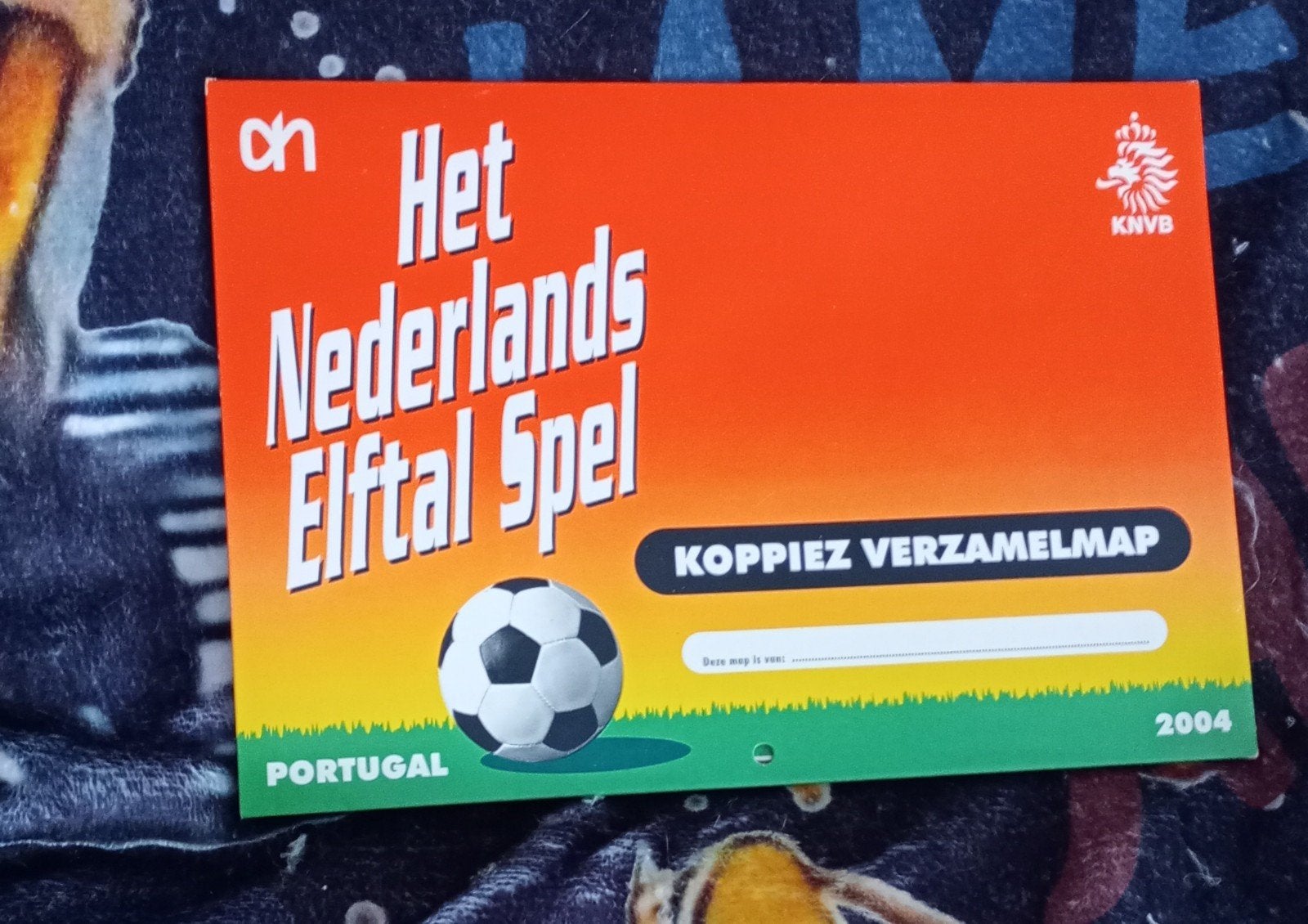 Het Nederlands Elftal Spel 2004 - AH Koppiez Verzamelmap, Verzenden, Zo goed als nieuw, Overige binnenlandse clubs, Spel