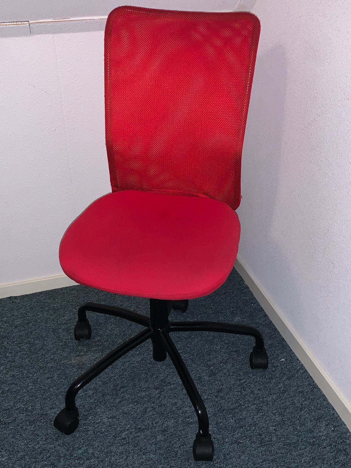 Rode IKEA Torbjörn bureaustoel (met mesh rugleuning), Ophalen, Zo goed als nieuw, Rood