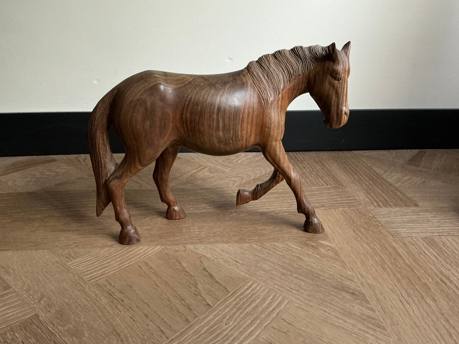 Houten paard,suar houten paard,handgemaakt paarden sculptuur, Ophalen of Verzenden, Zo goed als nieuw, Paard, Beeldje of Figuurtje