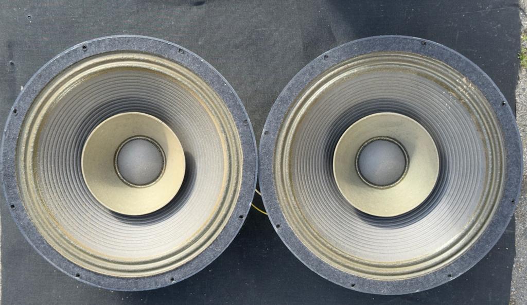 2x Vintage 1970s RCF 15"-speakers bas- of gitaarversterker, Ophalen of Verzenden, Gebruikt, Basgitaar, 100 watt of meer