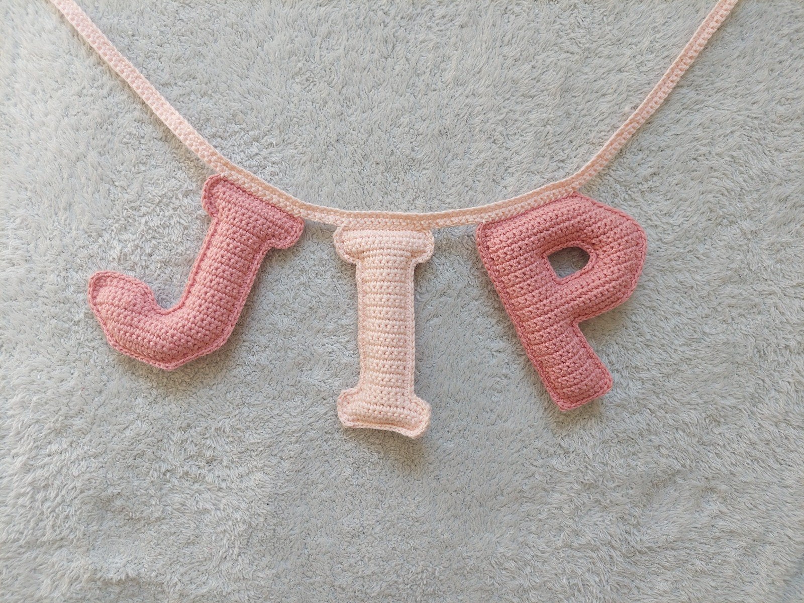 Gehaakte naamlinger voor baby- en kinderkamer decoratie, Overige merken, Nieuw, Ophalen of Verzenden, Wanddecoratie