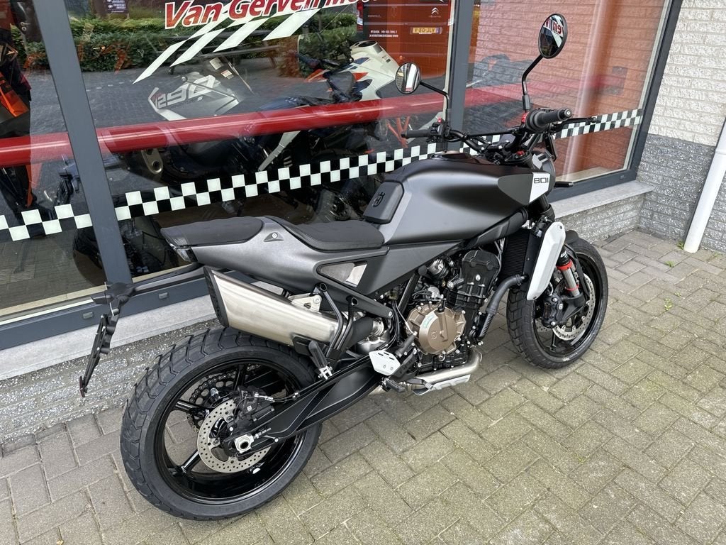 HUSQVARNA SVARTPILEN 801 2025, Bedrijf, Naked bike