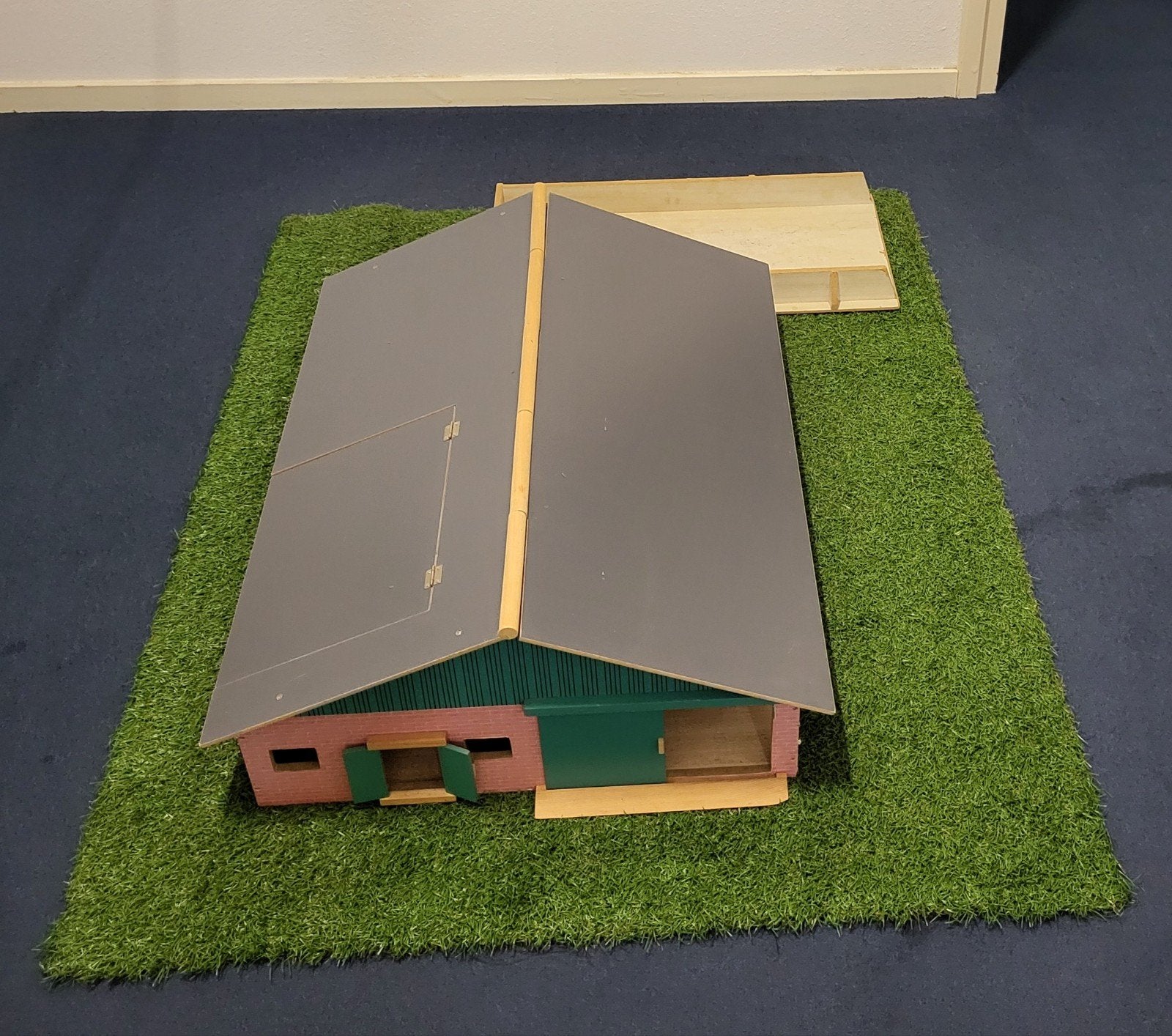 Stal met sleufsilo en kunstgras, Ophalen, Gebruikt