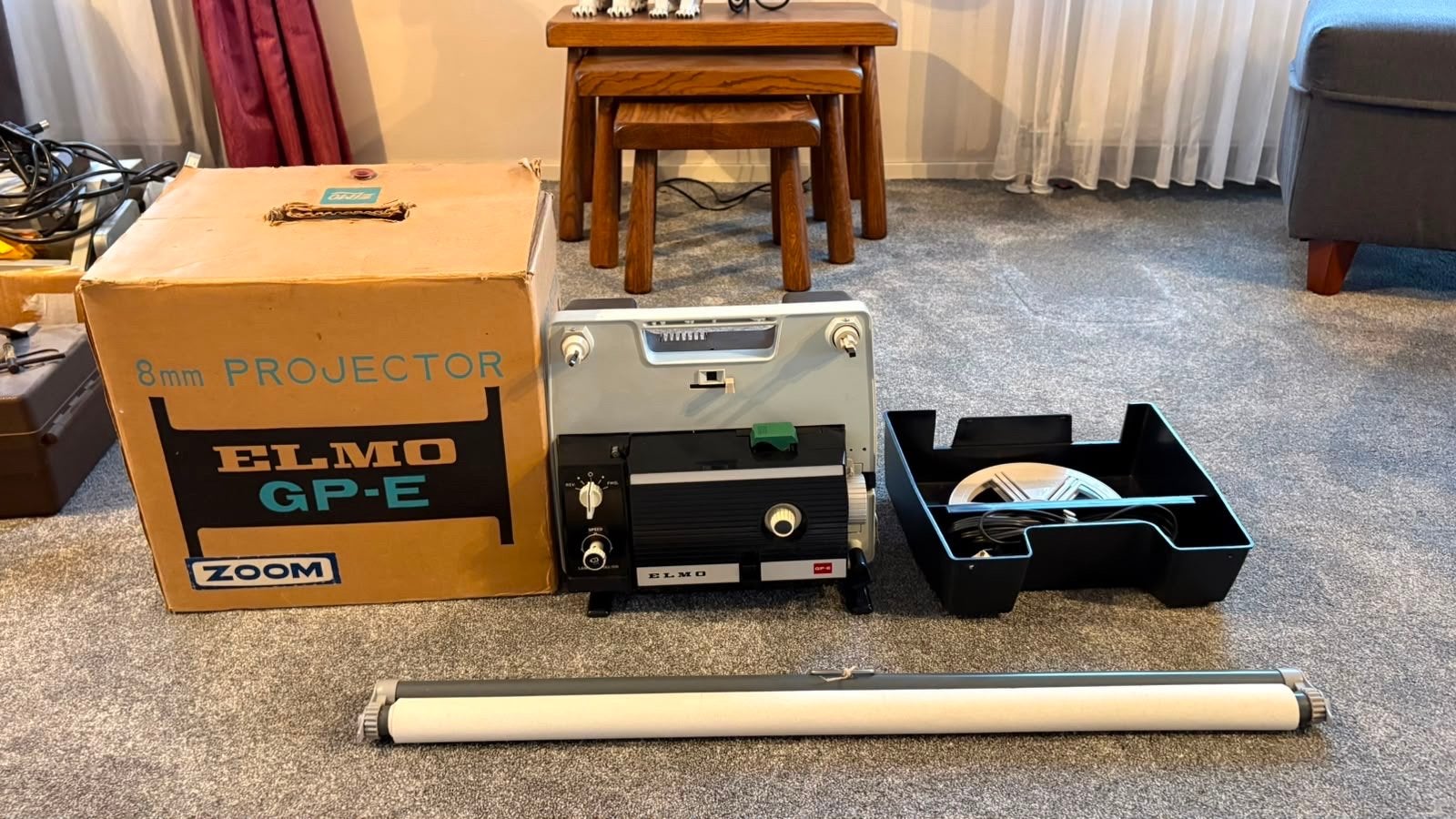 Elmo GP-E 8mm Projector met scherm en accessoires, Ophalen, Gebruikt, Met scherm
