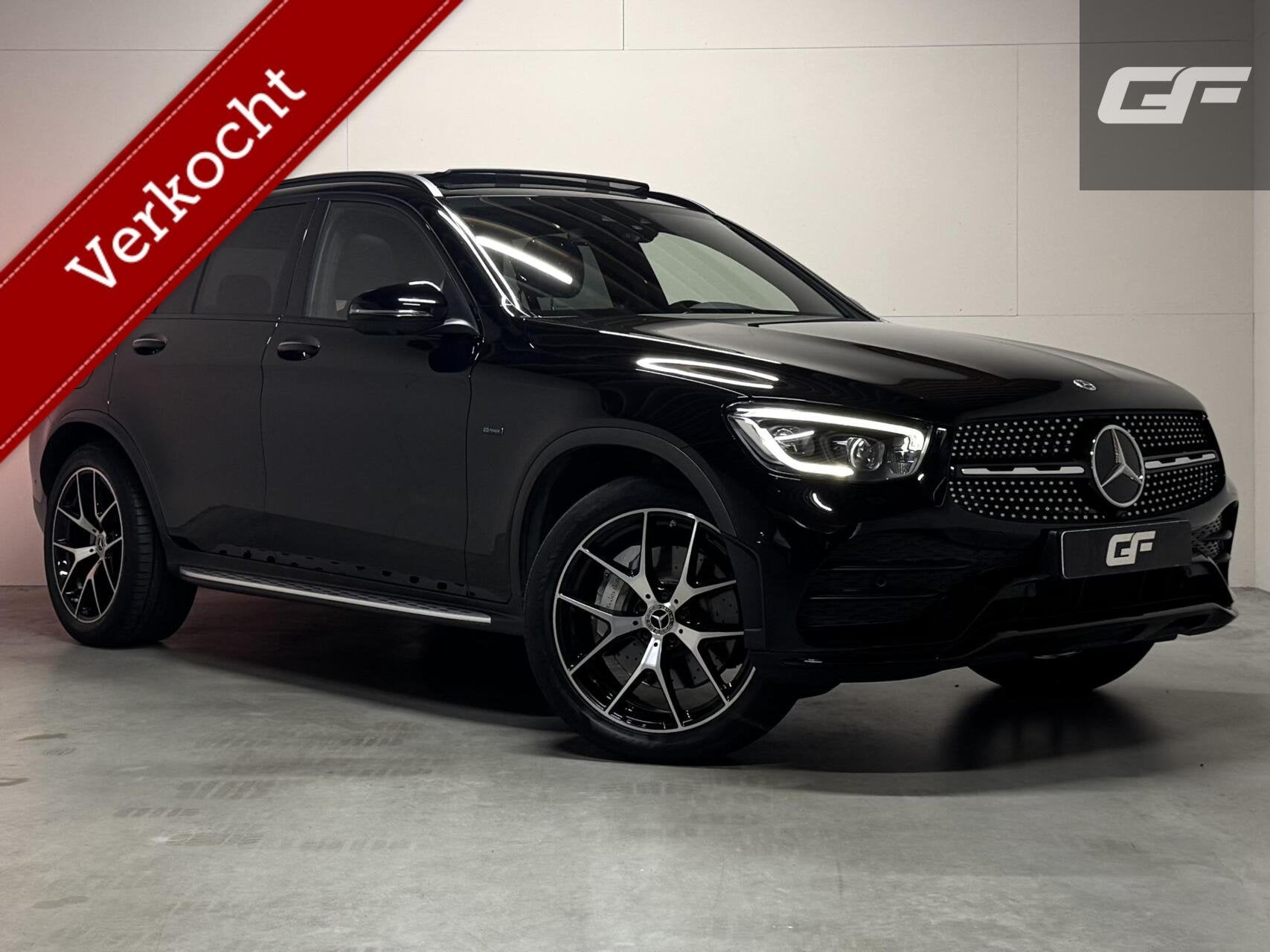 Mercedes GLC-klasse 300e 4MATIC AMG Pano Luchtvering Burmest, Auto's, Gebruikt, 4 cilinders, 320 pk, Leder en Stof