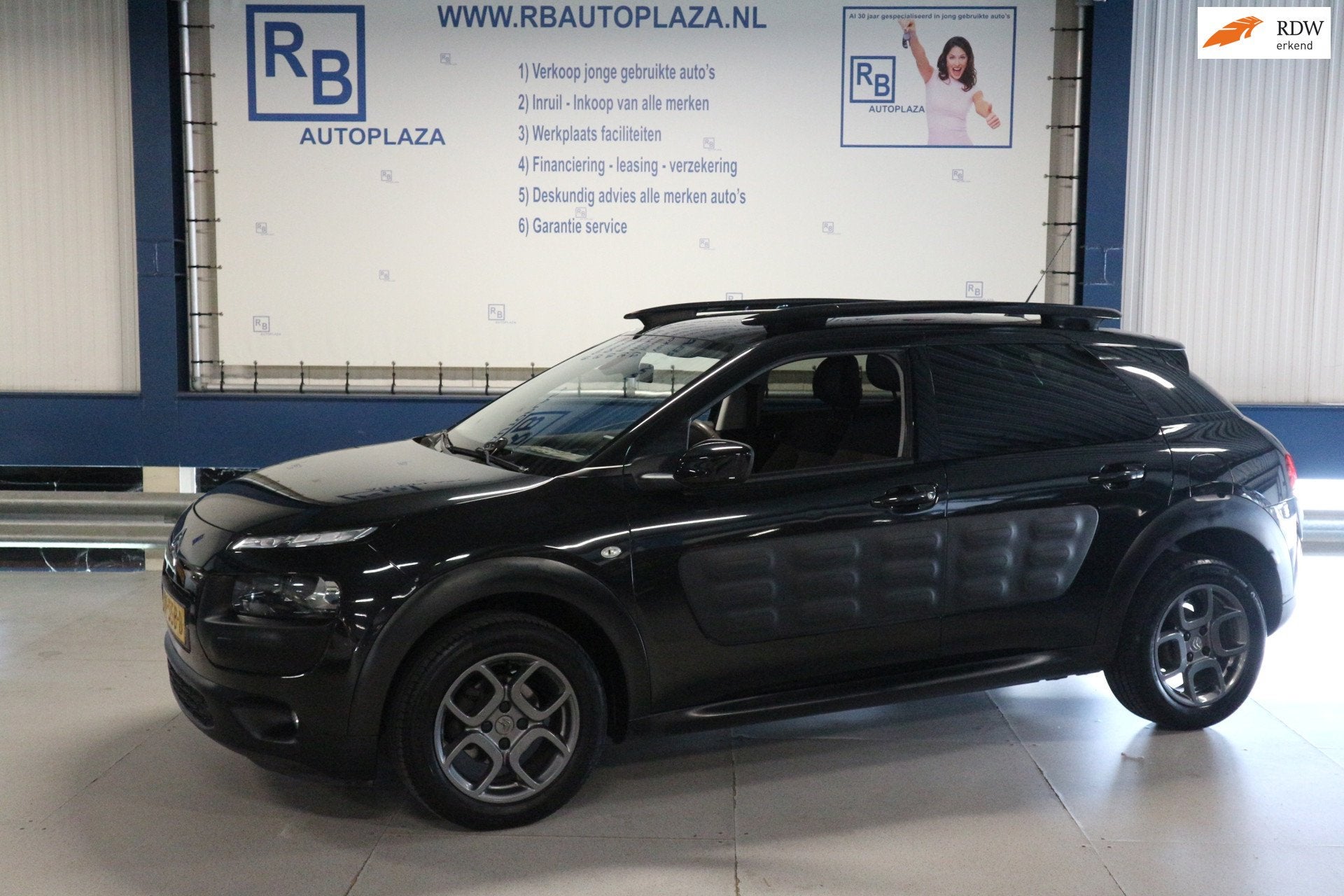 Citroen C4 Cactus 1.2 PureTech Shine / AUTOMAAT / BLACK PACK, Auto's, Citroën, Origineel Nederlands, Bedrijf, 3 cilinders, C4 Cactus
