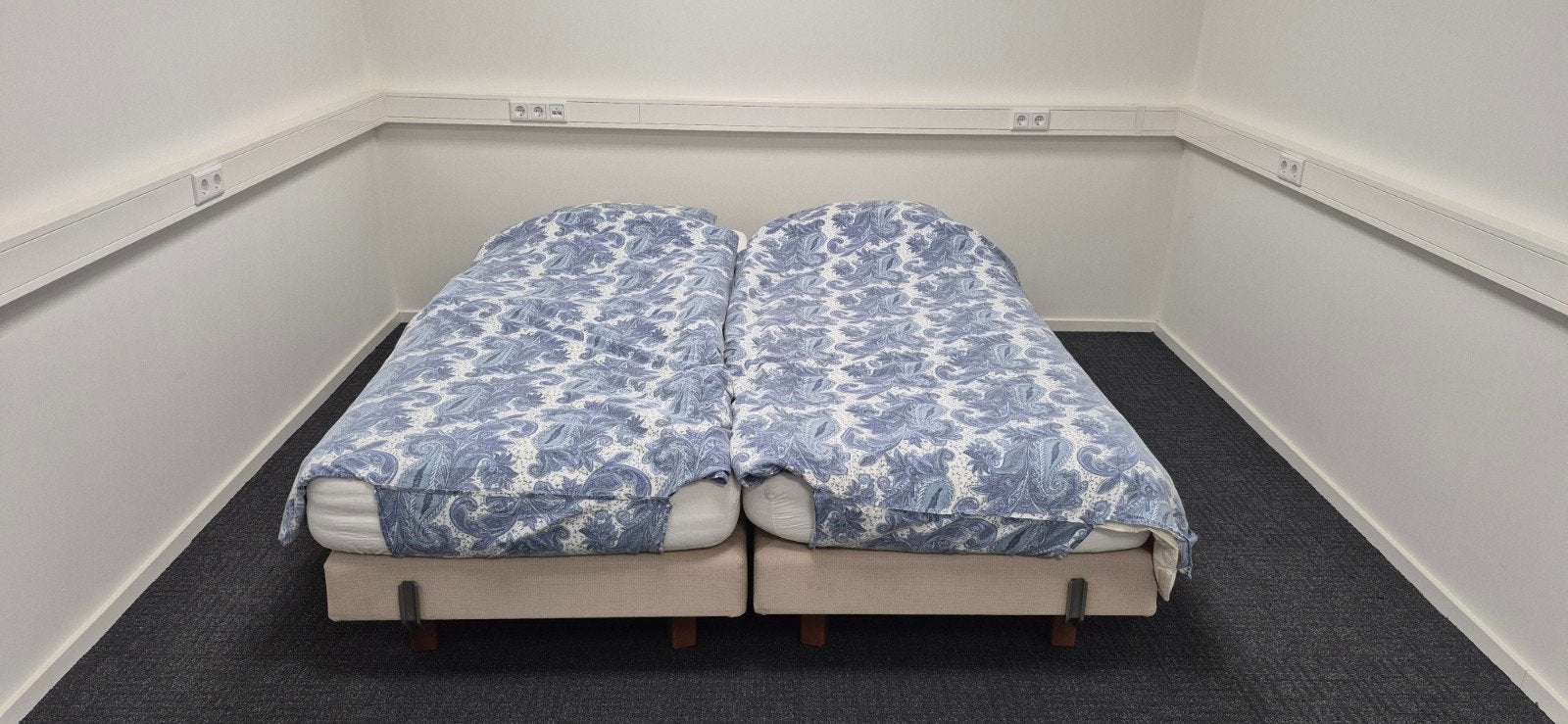 Elektrisch verstelbaar tweepersoonsbed (2x 90x210), Huis en Inrichting, Slaapkamer | Bedden, Ophalen, 210 cm, Tweepersoons, 180 cm