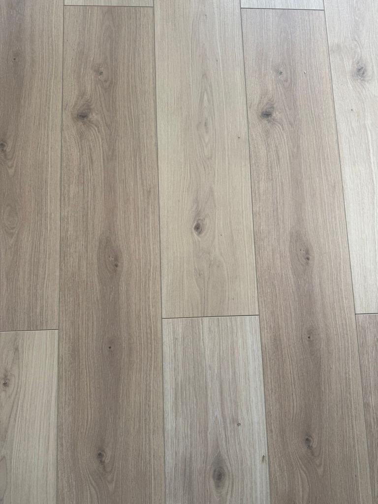 Mooie laminaatvloer, licht eiken look,100m2 incl. ondervloer, Doe-het-zelf en Verbouw, Vloerdelen en Plavuizen, Ophalen, 50 tot 150 cm