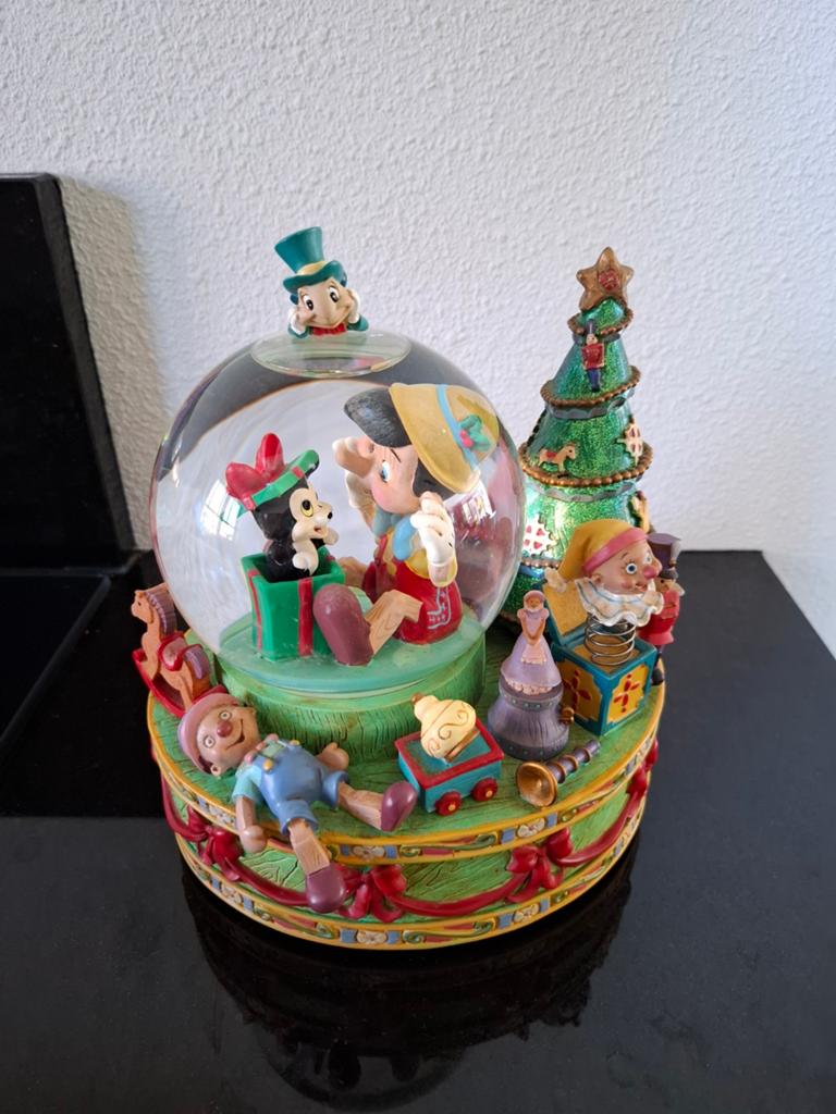 Disney kerst globe groot pinokkio, Verzamelen, Disney, Ophalen, Mickey Mouse, Gebruikt, Beeldje of Figuurtje