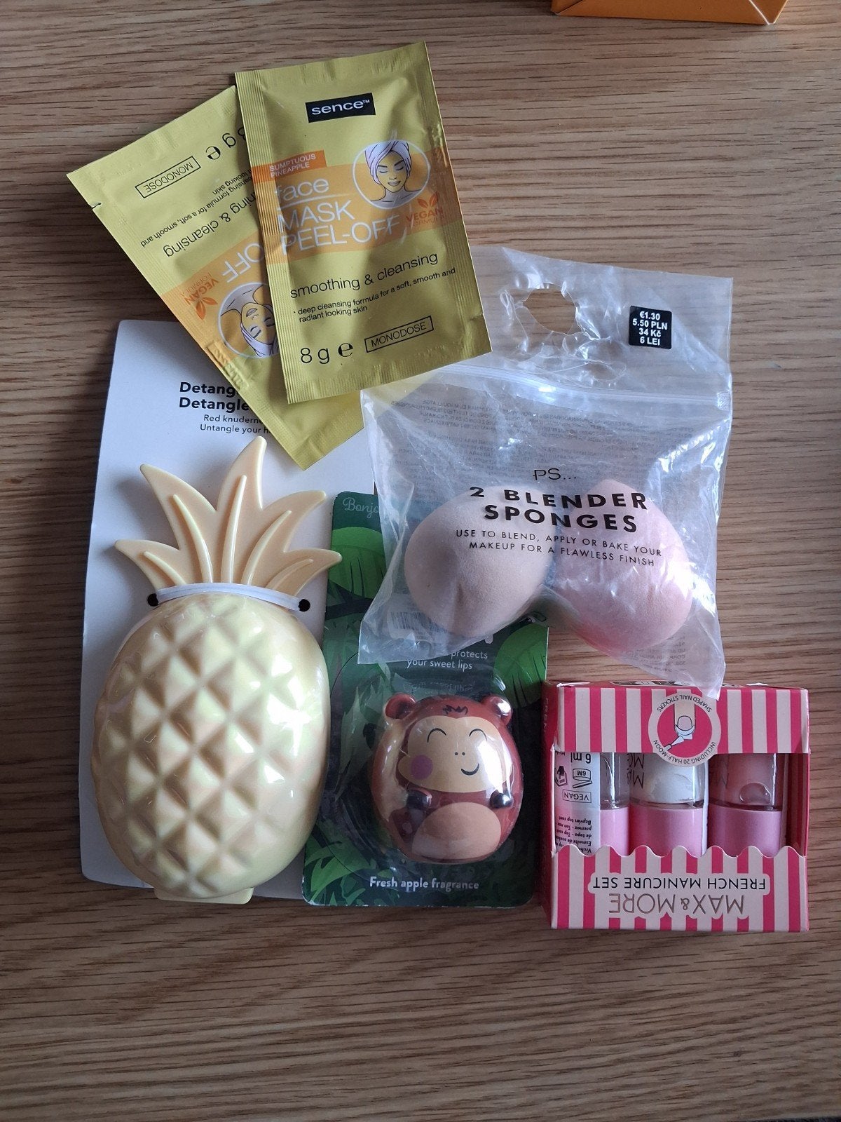 Beauty set: gezichtsmaskers, make-up sponzen, nagellak, Ophalen, Nieuw, Overige typen