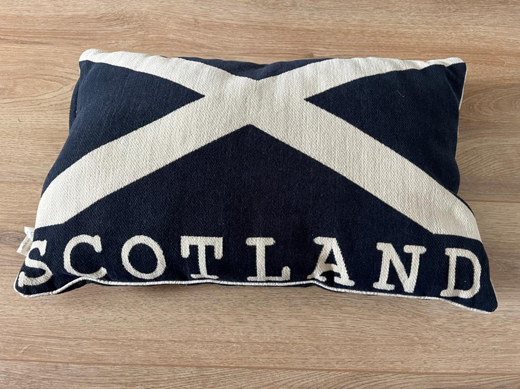 Kussen scotland / donker blauw met wit, Huis en Inrichting, Woonaccessoires | Kussens, Ophalen of Verzenden, Zo goed als nieuw