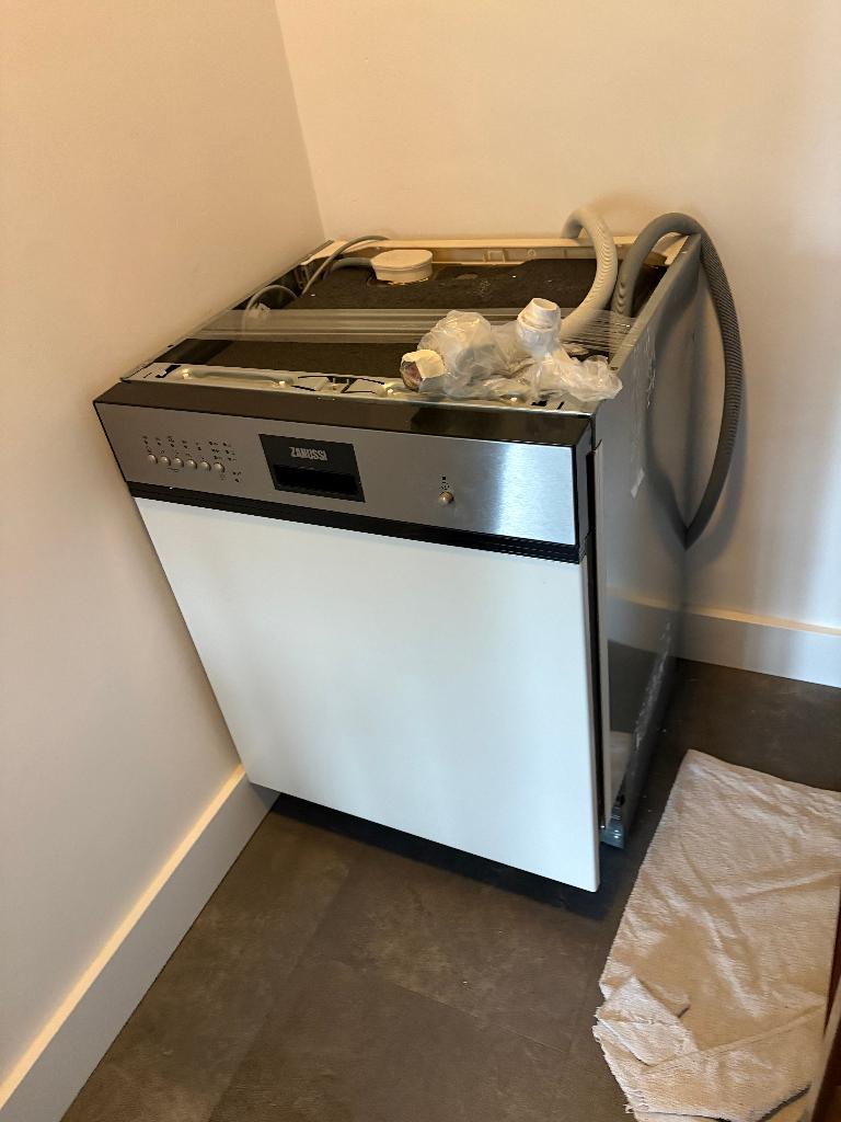 Zanussi vaatwasser, Witgoed en Apparatuur, Vaatwasmachines, Ophalen, Gebruikt, Minder dan 85 cm, Energieklasse A of zuiniger