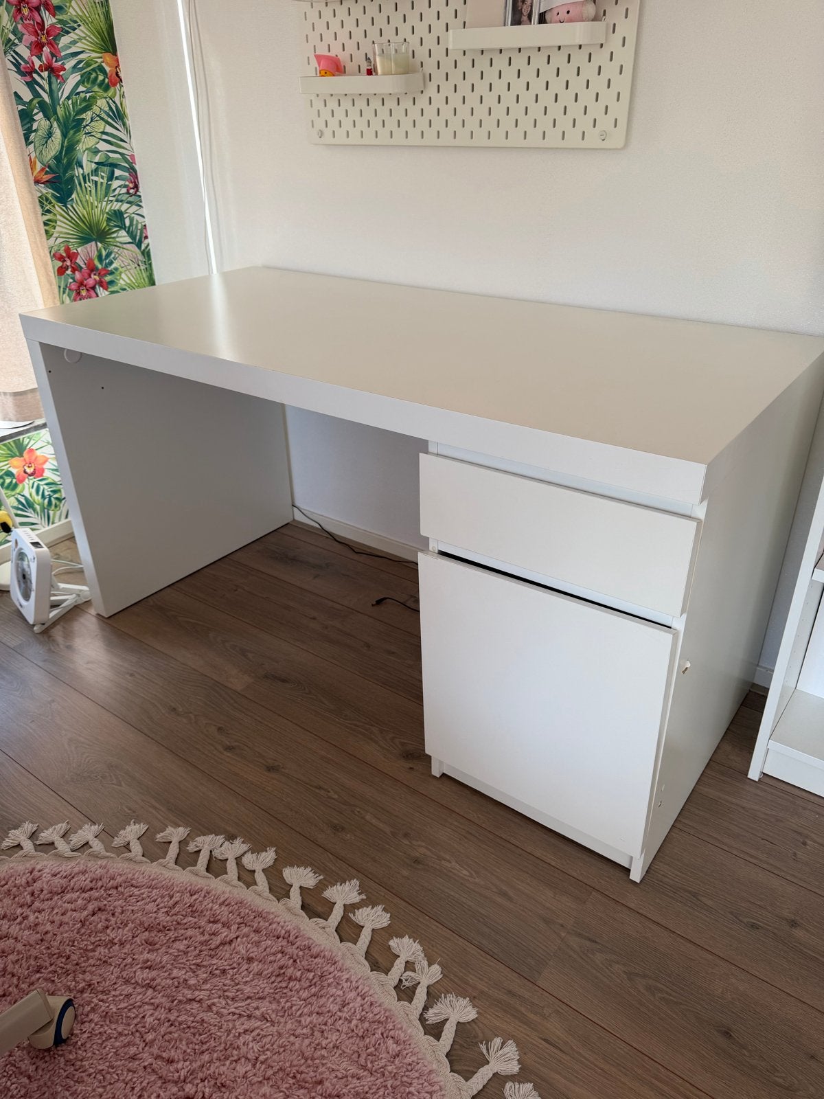 IKEA Bureau 140x65 met ladeblok - kleine beschadigingen, Ophalen, Gebruikt, Met lades, Spaanplaat of MDF