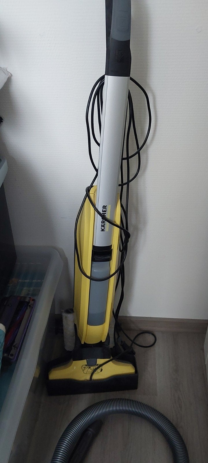 Kärcher Vloerreiniger - Krachtige Schoonmaak, Ophalen, Kärcher, Zo goed als nieuw, Vloerreiniger