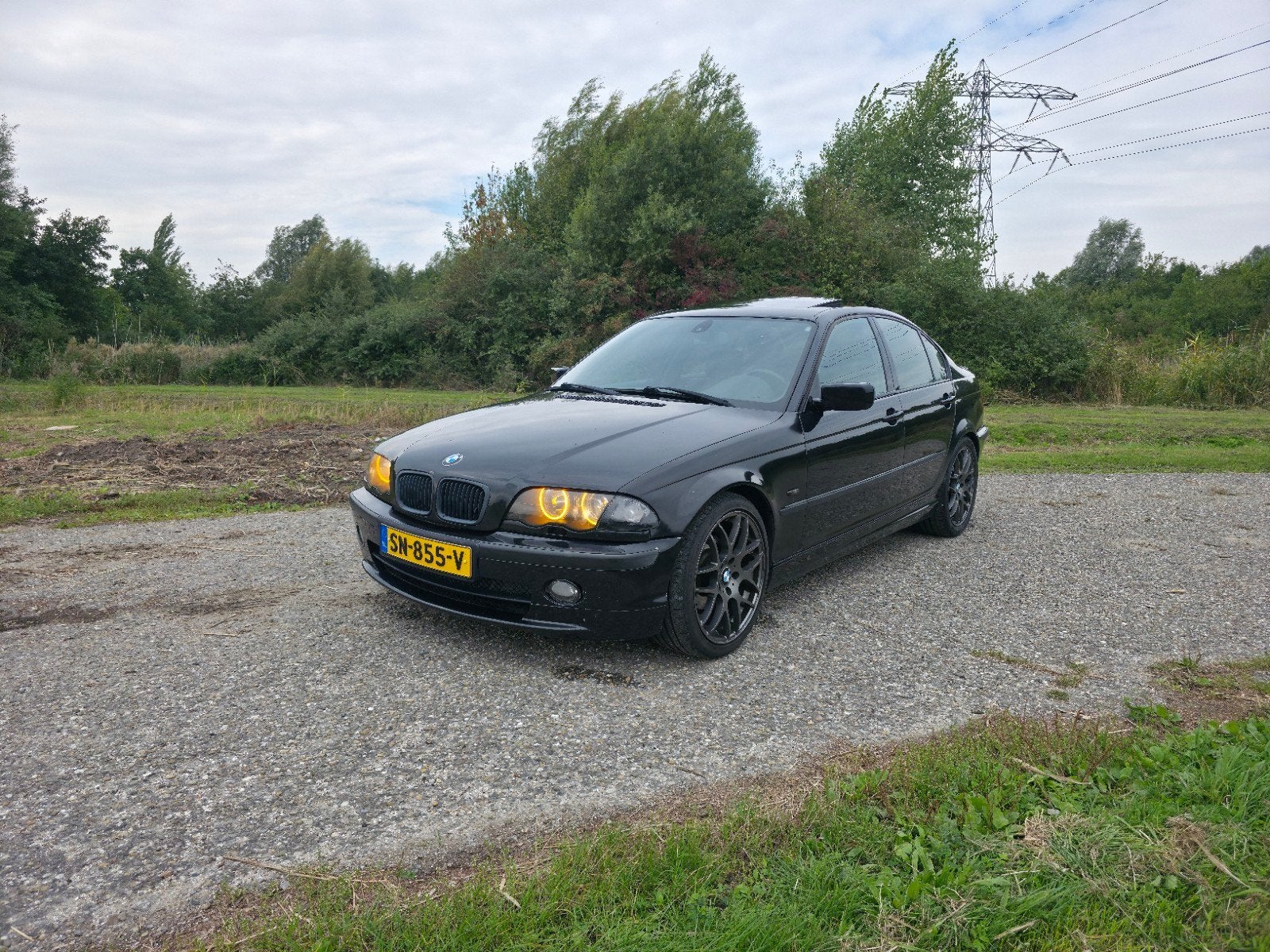 BMW E46 320i Sedan M-Tech 1 (M54B25) – Project / Opknapper!, 2171 cc, Achterwielaandrijving, Alcantara, Zwart