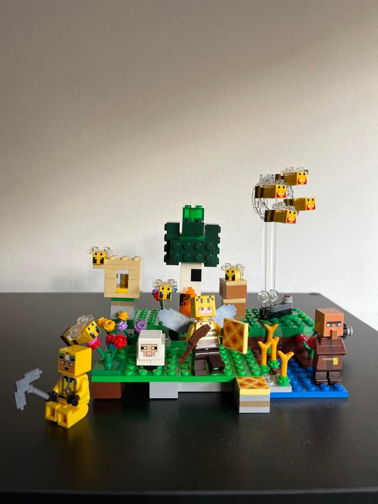 LEGO Minecraft De Bijenboerderij (21165) - bijna! Compleet, Minecraft, Lego, Ophalen of Verzenden, Zo goed als nieuw
