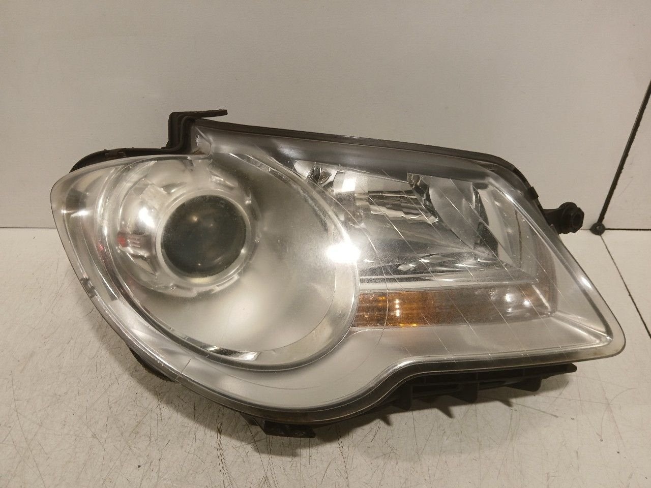 Koplamp rechts Volkswagen Touran, Onderdelen@venauto.nl, Van der Ven Autorecycling B.V., Gebruikt, Ettenseweg 76, 4706 PB Roosendaal, The Netherlands