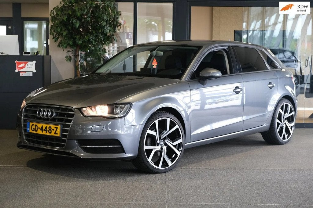 Audi A3 Sportback 1.4 TFSI CoD Pro Line Leder A € 9.450,00, Gebruikt, 150 pk, Zilver of Grijs, 57 €/maand