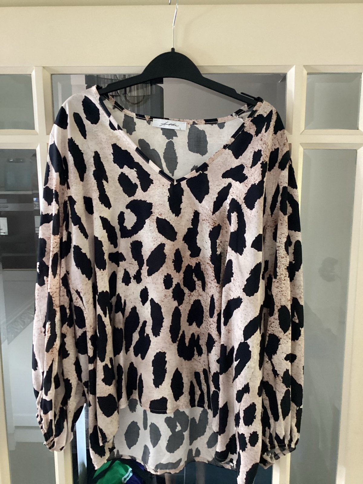 Nieuwe Ambika top/blouse met luipaardprint, Ophalen of Verzenden, Nieuw, Maat 42/44 (L), Meerkleurig