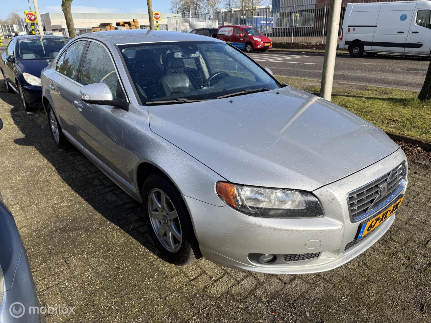 Volvo S80 2.4 D5 NIEUWE APK AUTOMAAT, Auto's, Gebruikt, 2000 kg, 14 km/l, Bedrijf