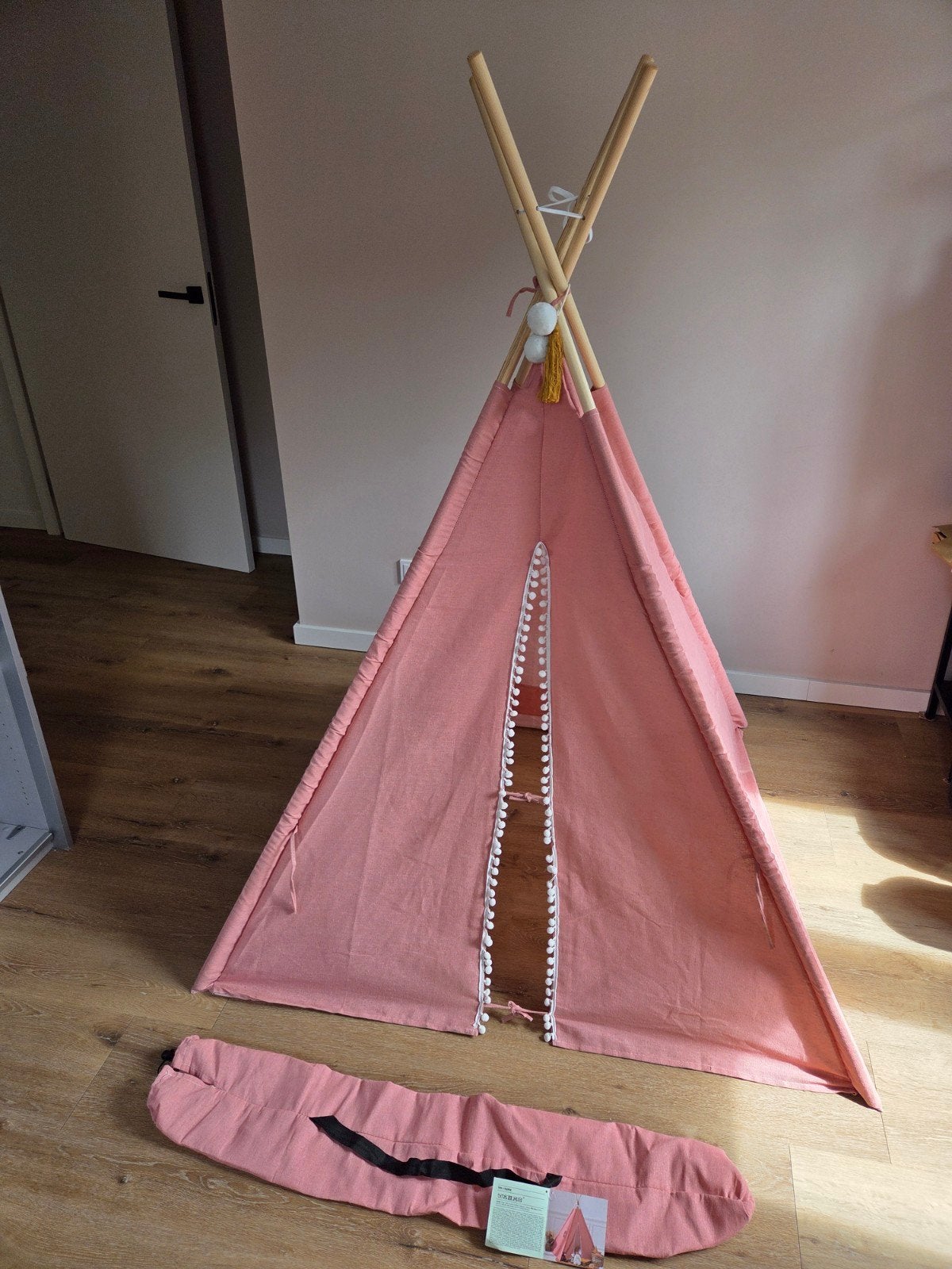 Roze kinder tipi tent met pompons van het merk Atmosphera, Ophalen, Zo goed als nieuw