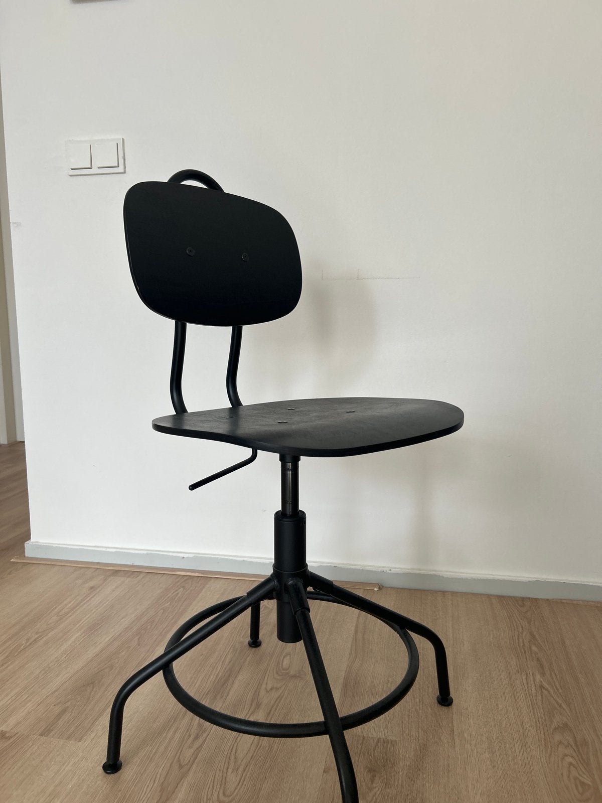 Zwarte bureaustoel, in hoogte verstelbaar - 90cm, Ophalen, Gebruikt, Zwart, Metaal