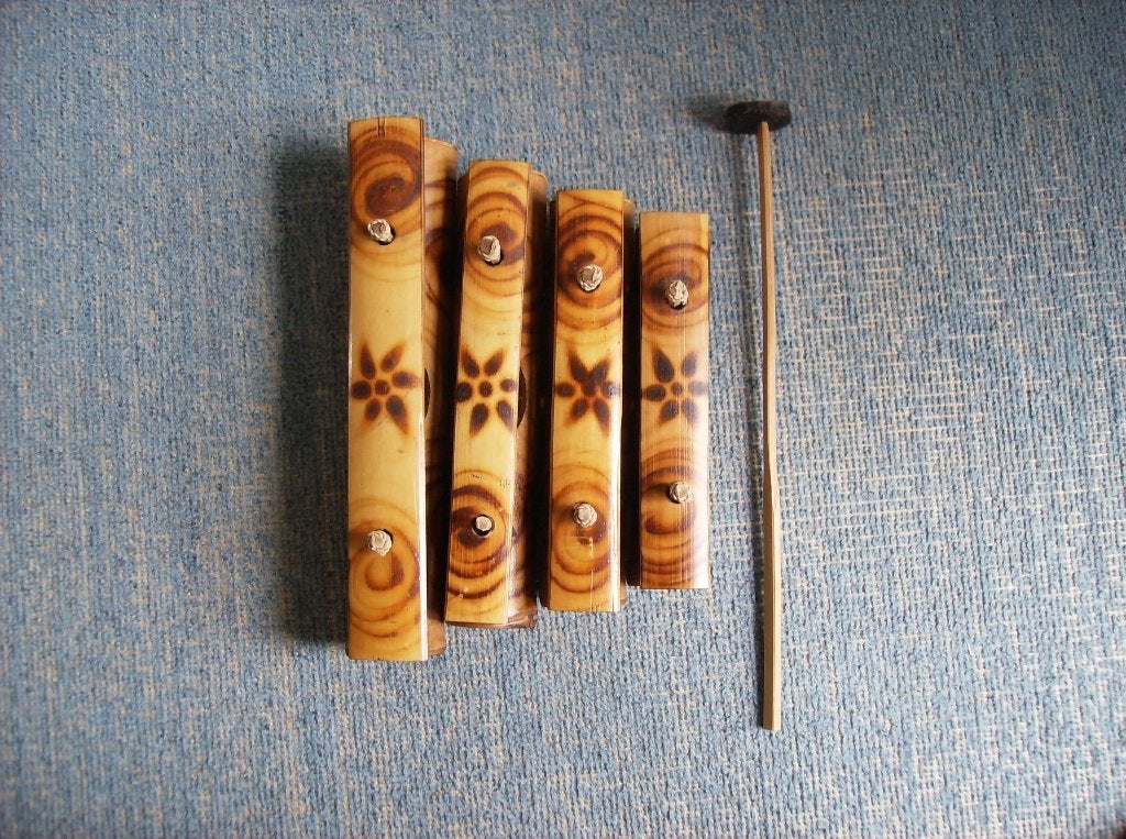 BALINEES XYLOFOONTJE MET HOUTEN STOKJES, Muziek en Instrumenten, Ophalen of Verzenden, Zo goed als nieuw, Melodische percussie
