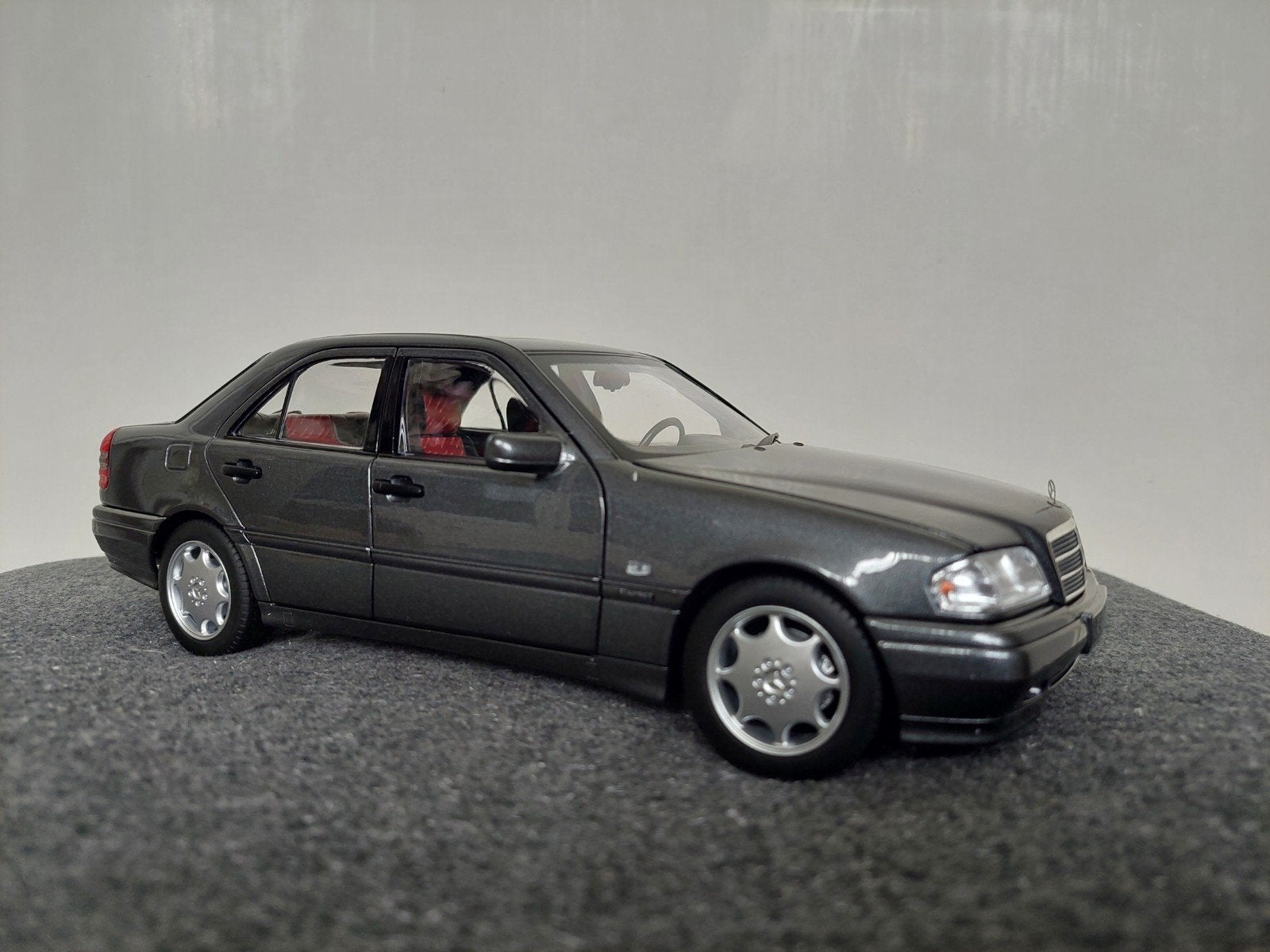 Mercedes w202 c klasse 1997 norev gelimiteerd, Hobby en Vrije tijd, Ophalen, Zo goed als nieuw, Auto, Norev