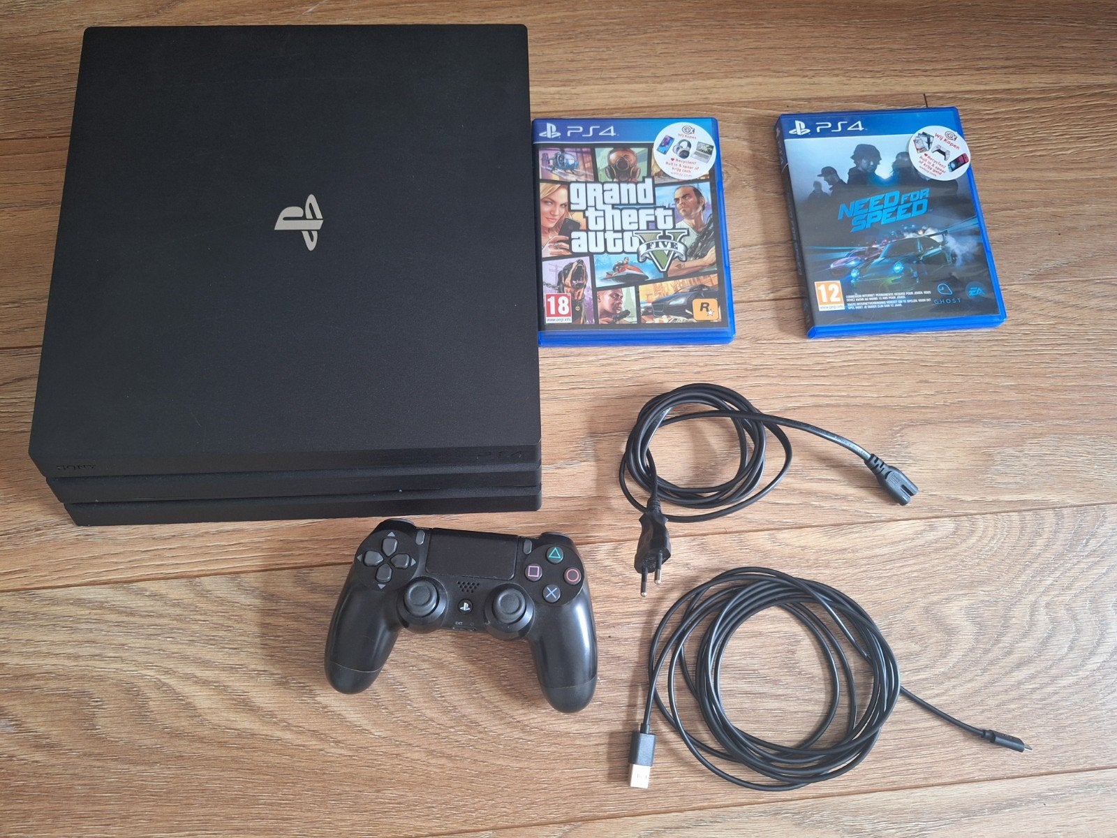 PlayStation 4 Pro 1TB met controller en 2 games, Met games, 1-7-1 Konan, Minato-ku, Tokyo 108-0075, Japan, Ophalen of Verzenden