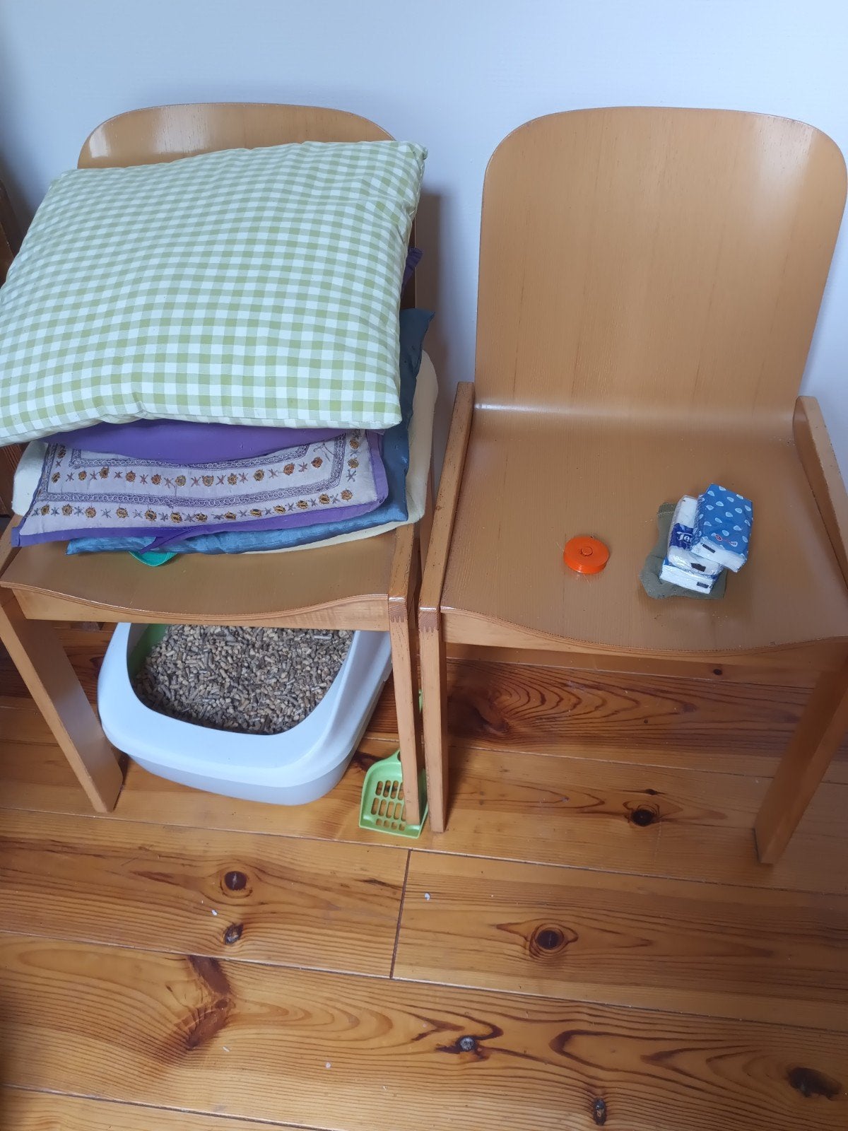 Twee houten stoelen, Huis en Inrichting, Stoelen, Ophalen of Verzenden