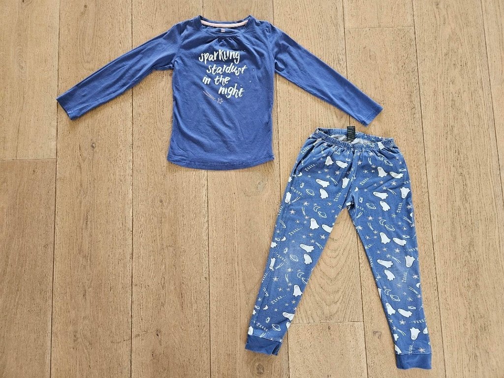 leuke pyjama met spookjes van Hema maat 122/128, Nacht- of Onderkleding, Gebruikt, Meisje, Ophalen of Verzenden