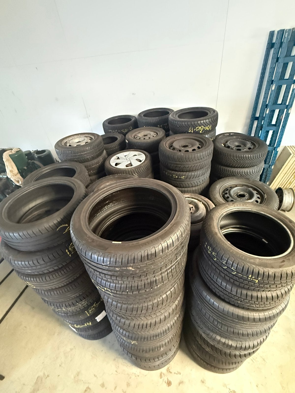 120 st Grote partij 14 tm 20inch wielen en banden, Auto-onderdelen, Banden en Velgen, Ophalen, Zomerbanden, Band(en)