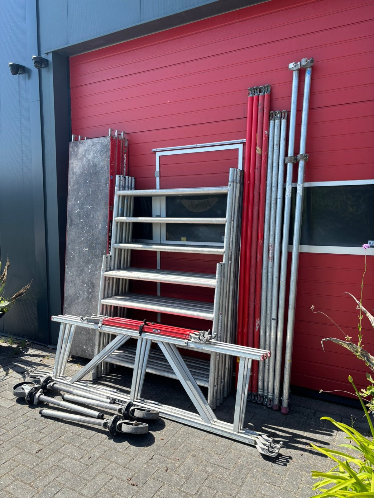 Altrex rolsteiger 9.2 m wh te koop ( safe rekken ), Ophalen, Poortingaverhuur@gmail.con, Gebruikt, 5 meter of hoger